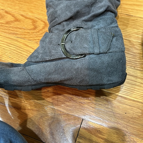 Max Collection grey slouchy boot. Size 9. - Picture 7 of 7
